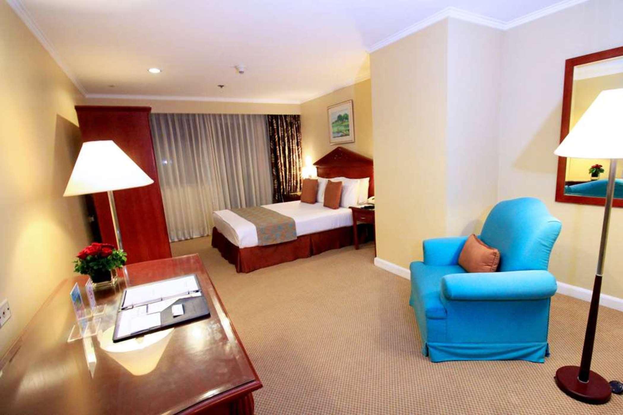 Oxford Suites Makati Makati City Zewnętrze zdjęcie