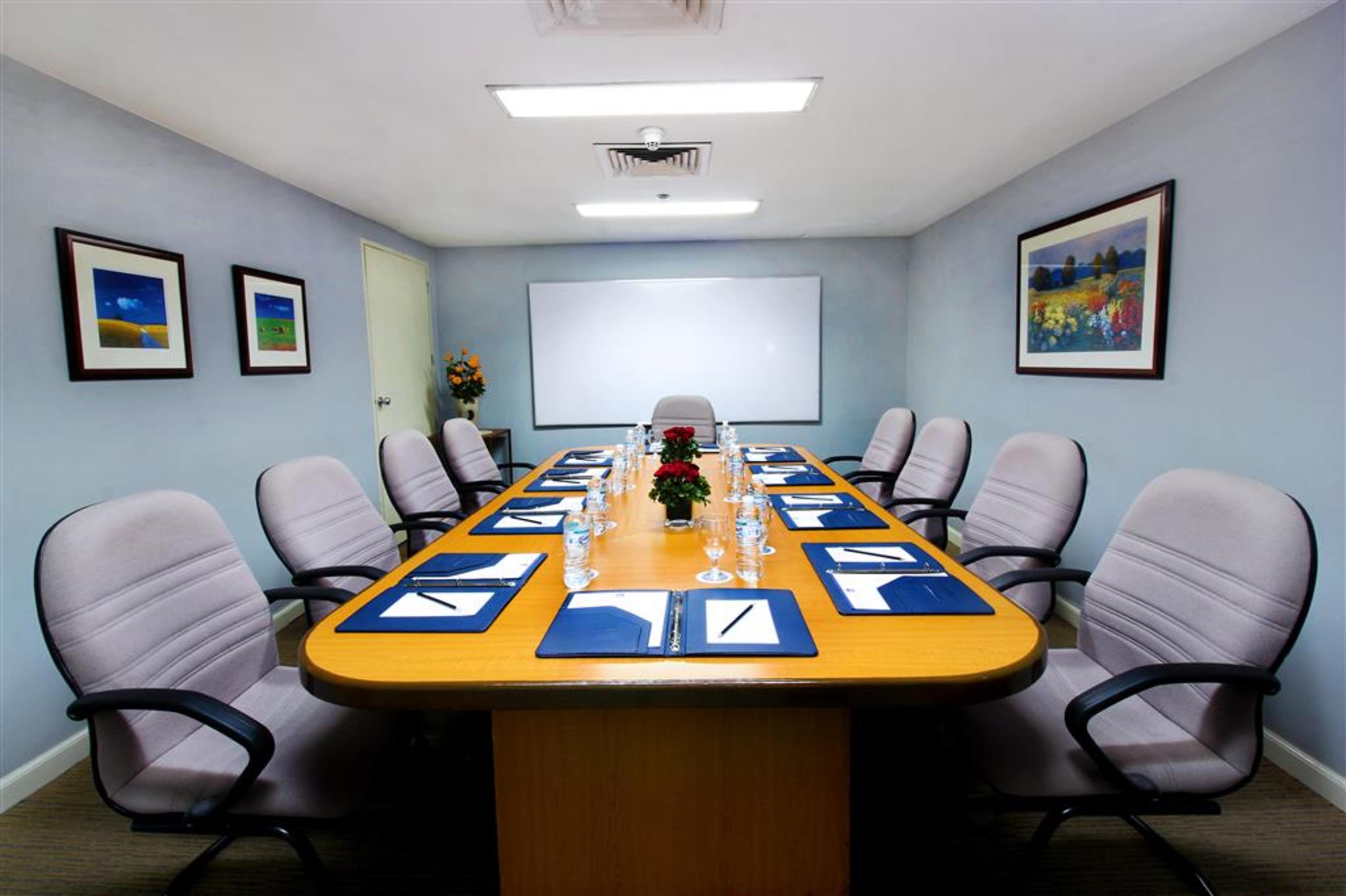 Oxford Suites Makati Makati City Zewnętrze zdjęcie