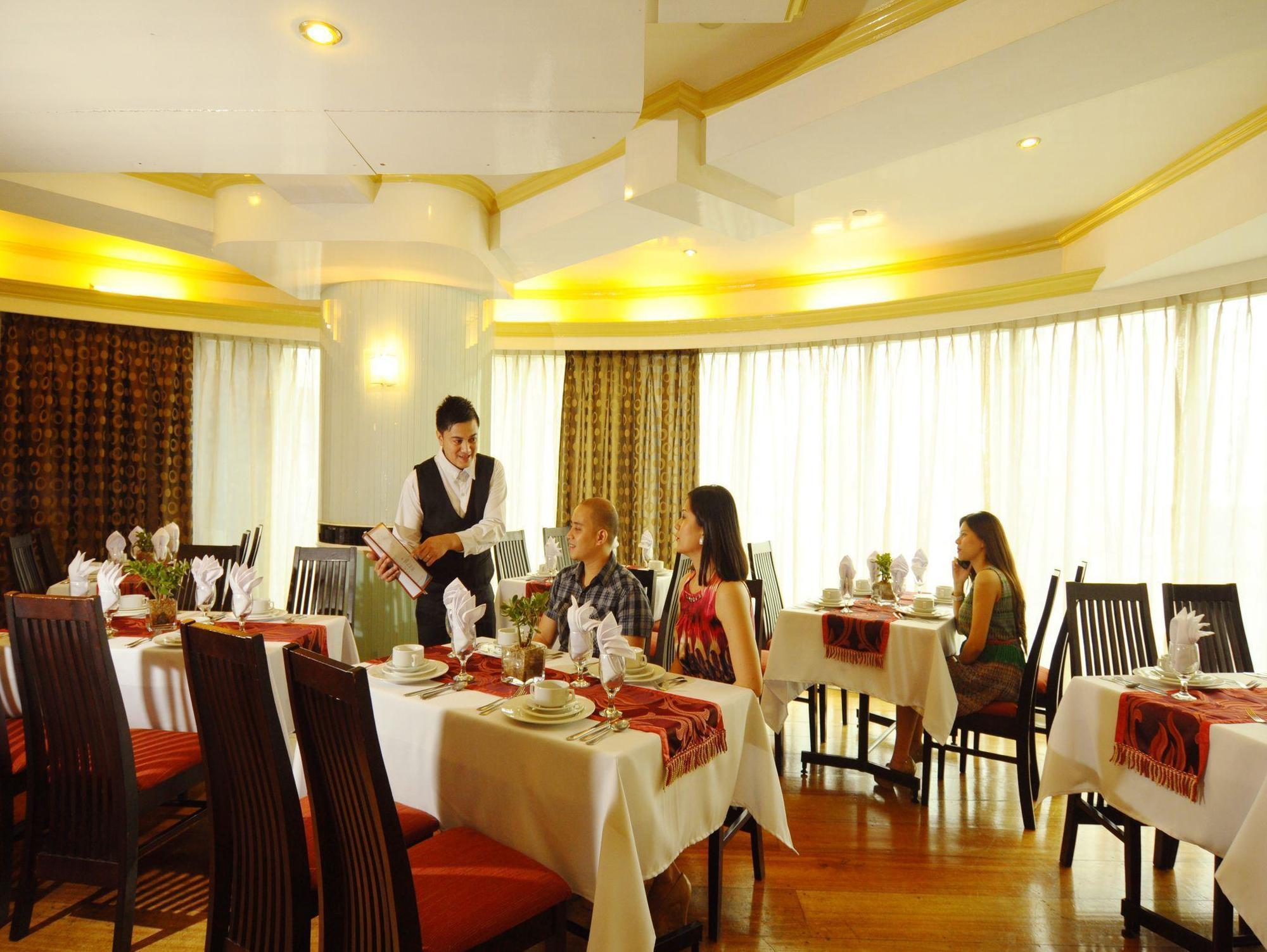 Oxford Suites Makati Makati City Zewnętrze zdjęcie