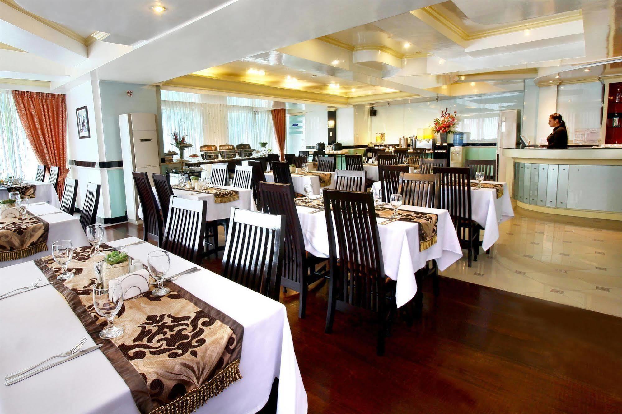 Oxford Suites Makati Makati City Zewnętrze zdjęcie
