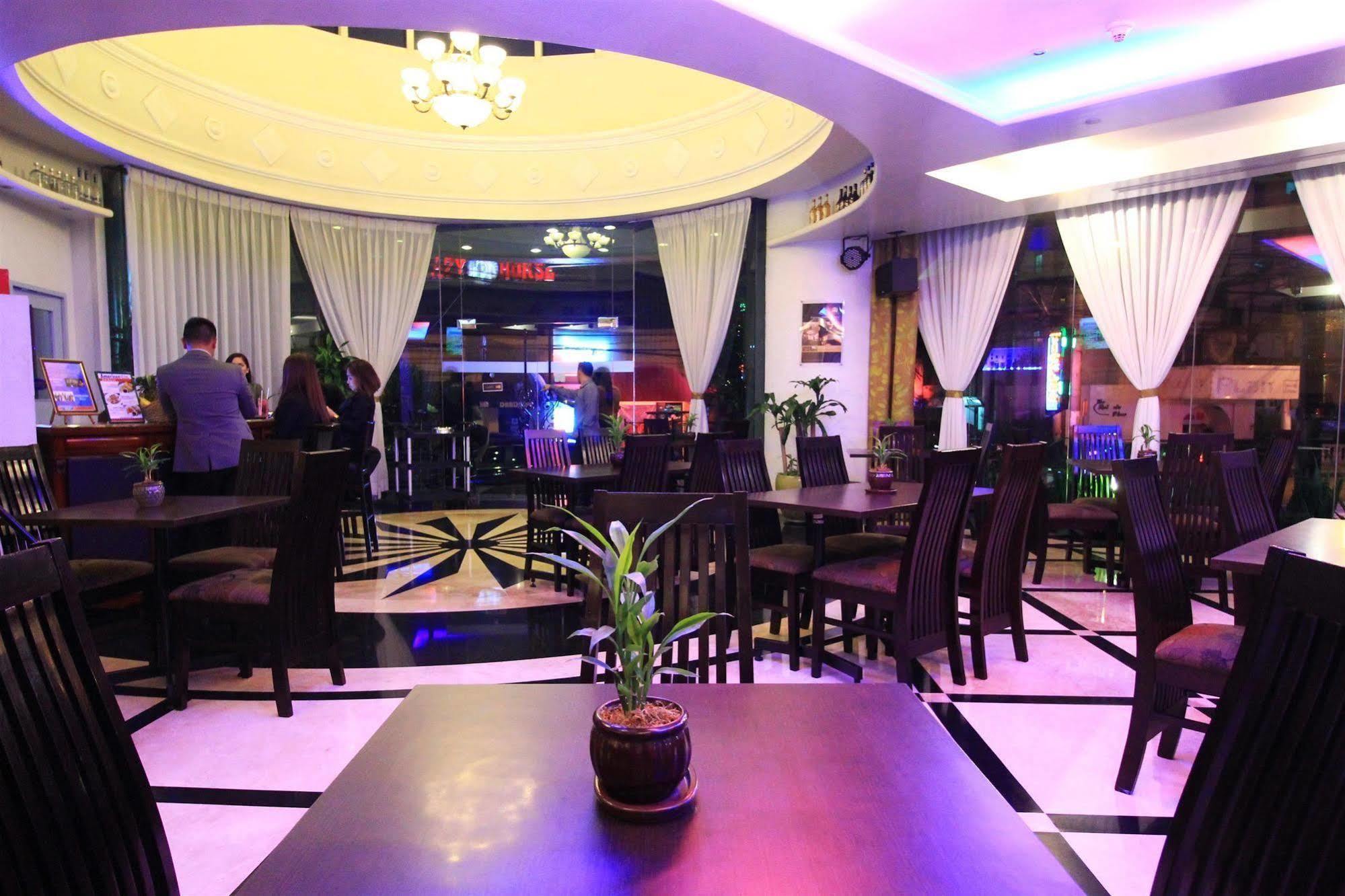 Oxford Suites Makati Makati City Zewnętrze zdjęcie