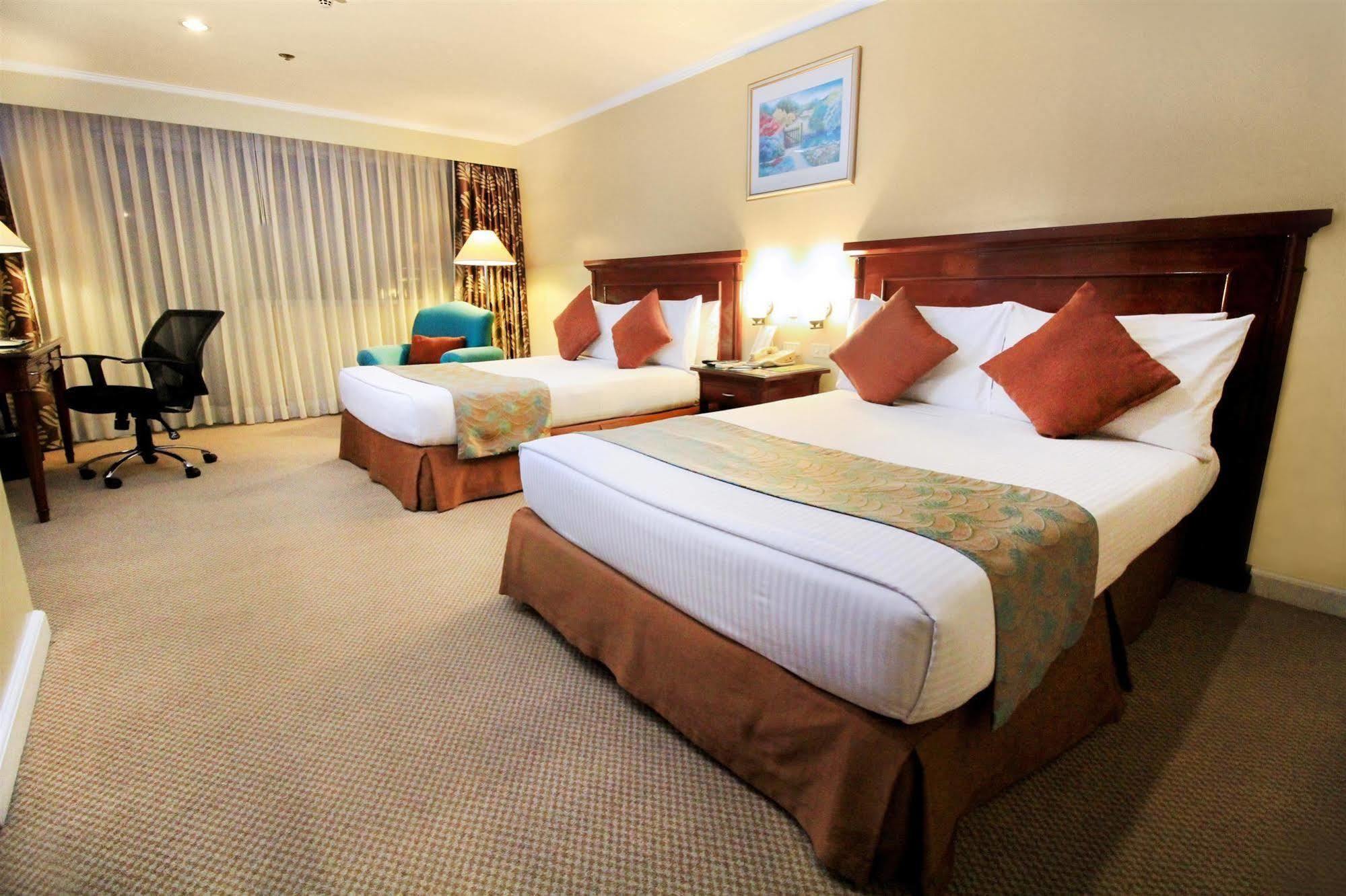 Oxford Suites Makati Makati City Zewnętrze zdjęcie