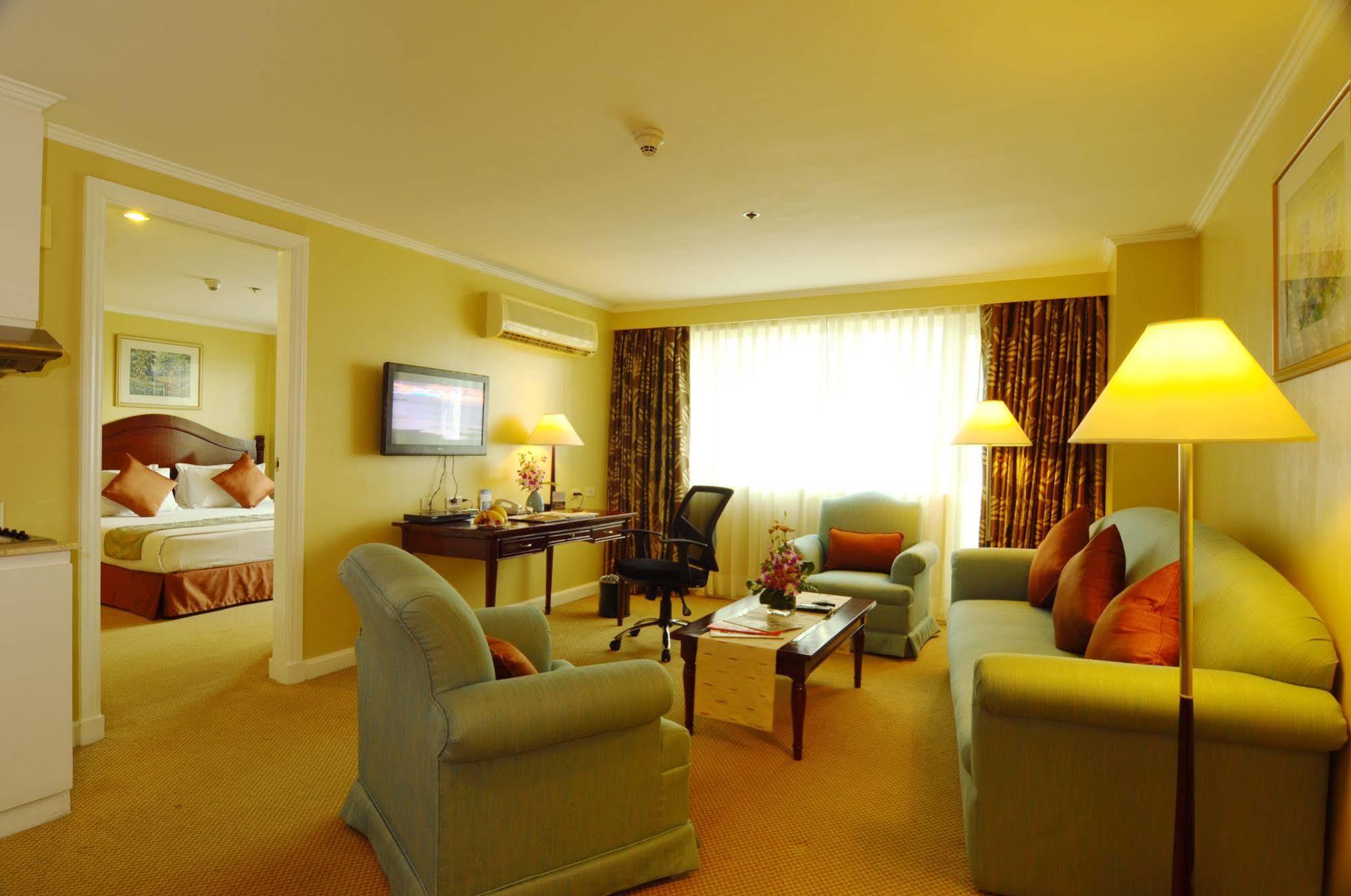 Oxford Suites Makati Makati City Zewnętrze zdjęcie
