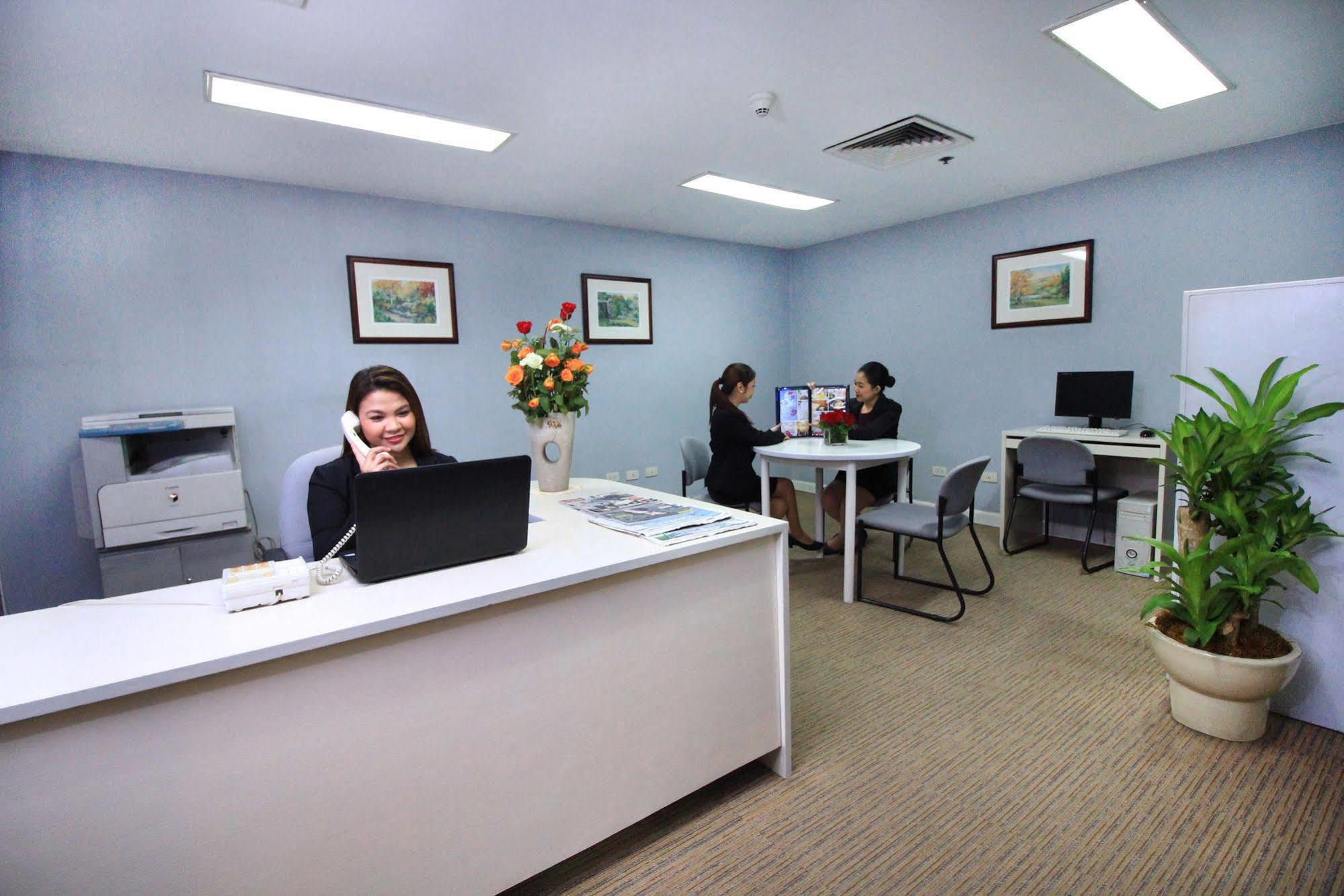 Oxford Suites Makati Makati City Zewnętrze zdjęcie