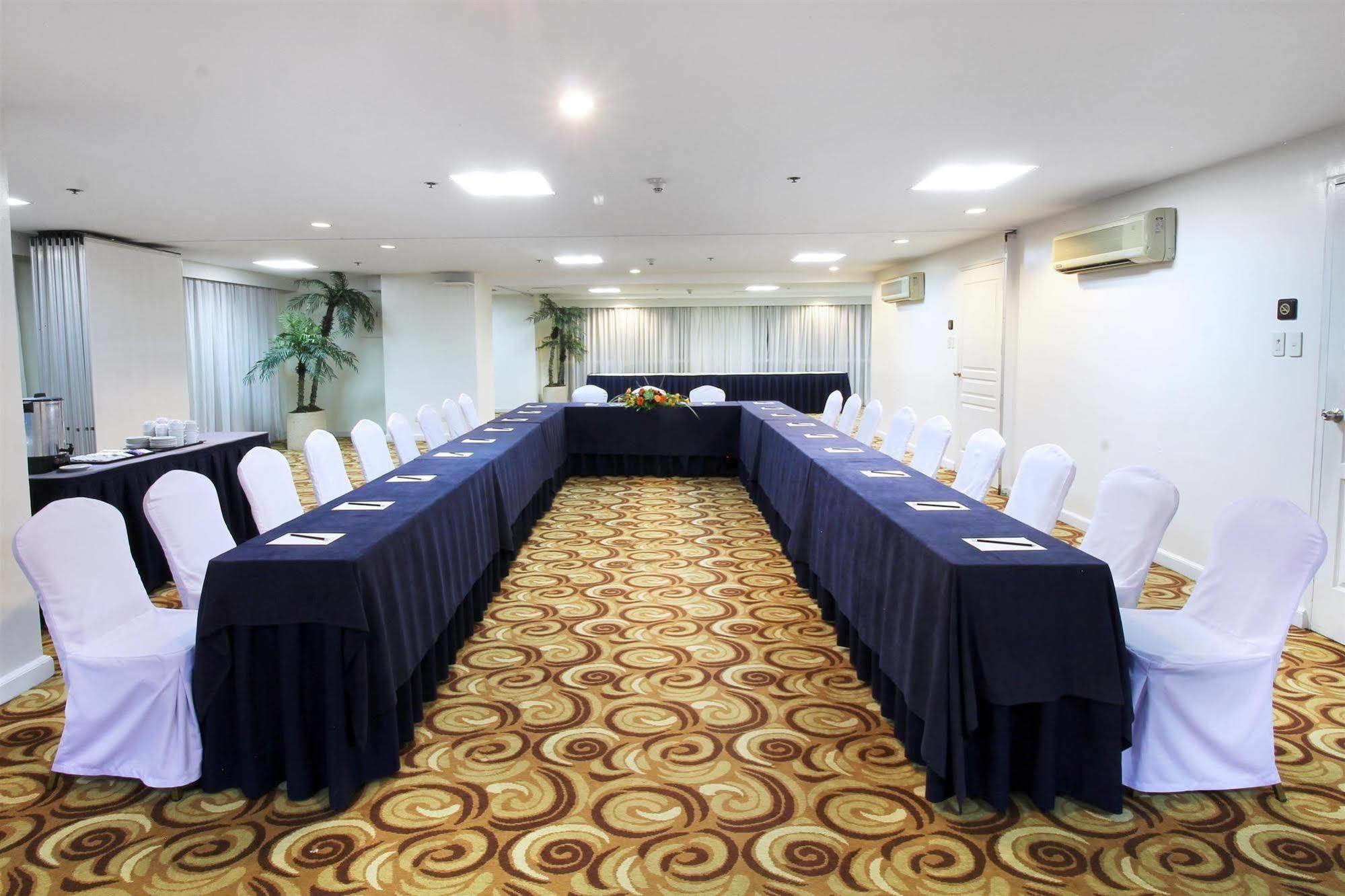 Oxford Suites Makati Makati City Zewnętrze zdjęcie