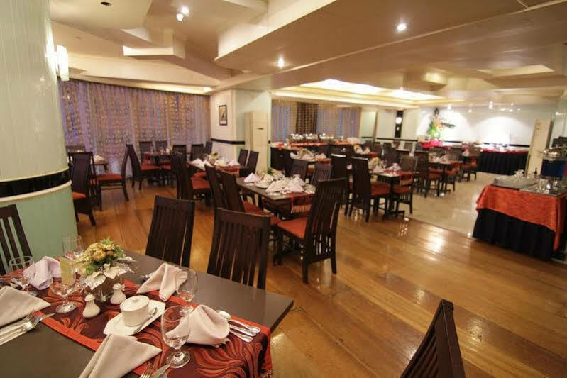 Oxford Suites Makati Makati City Zewnętrze zdjęcie