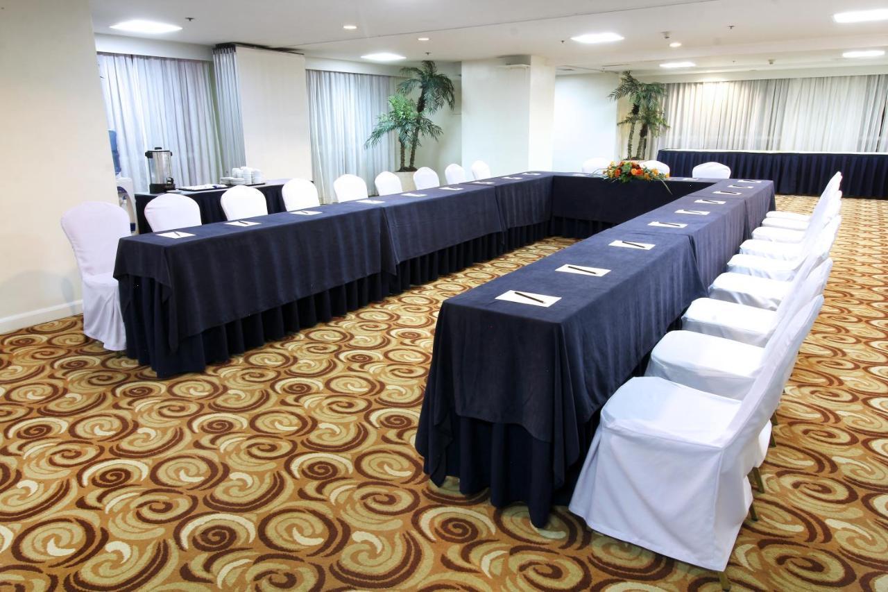 Oxford Suites Makati Makati City Zewnętrze zdjęcie